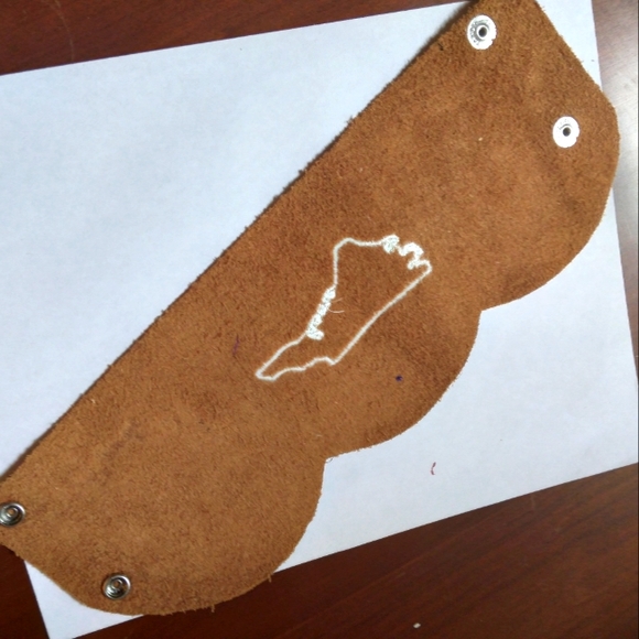 💥 CLOSET CLOSING SALE 💥 Genuine Leather Embroidery Glass/Cup Holder - Picture 6 of 7